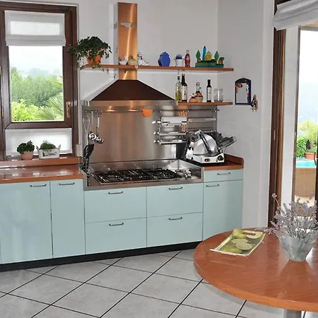 Piantini Sleeps 8 With Pool And Air Con مييْنا
