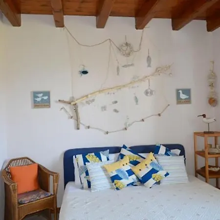فيلة Piantini Sleeps 8 With Pool And Air Con